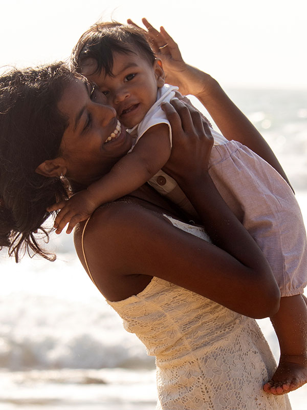 Photograph of the Ponnen Family Session on the beach at Pennington Main Beach taken by Pastel Projects Photography